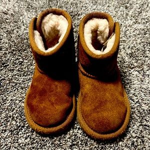 Toddler size 7 Uggs